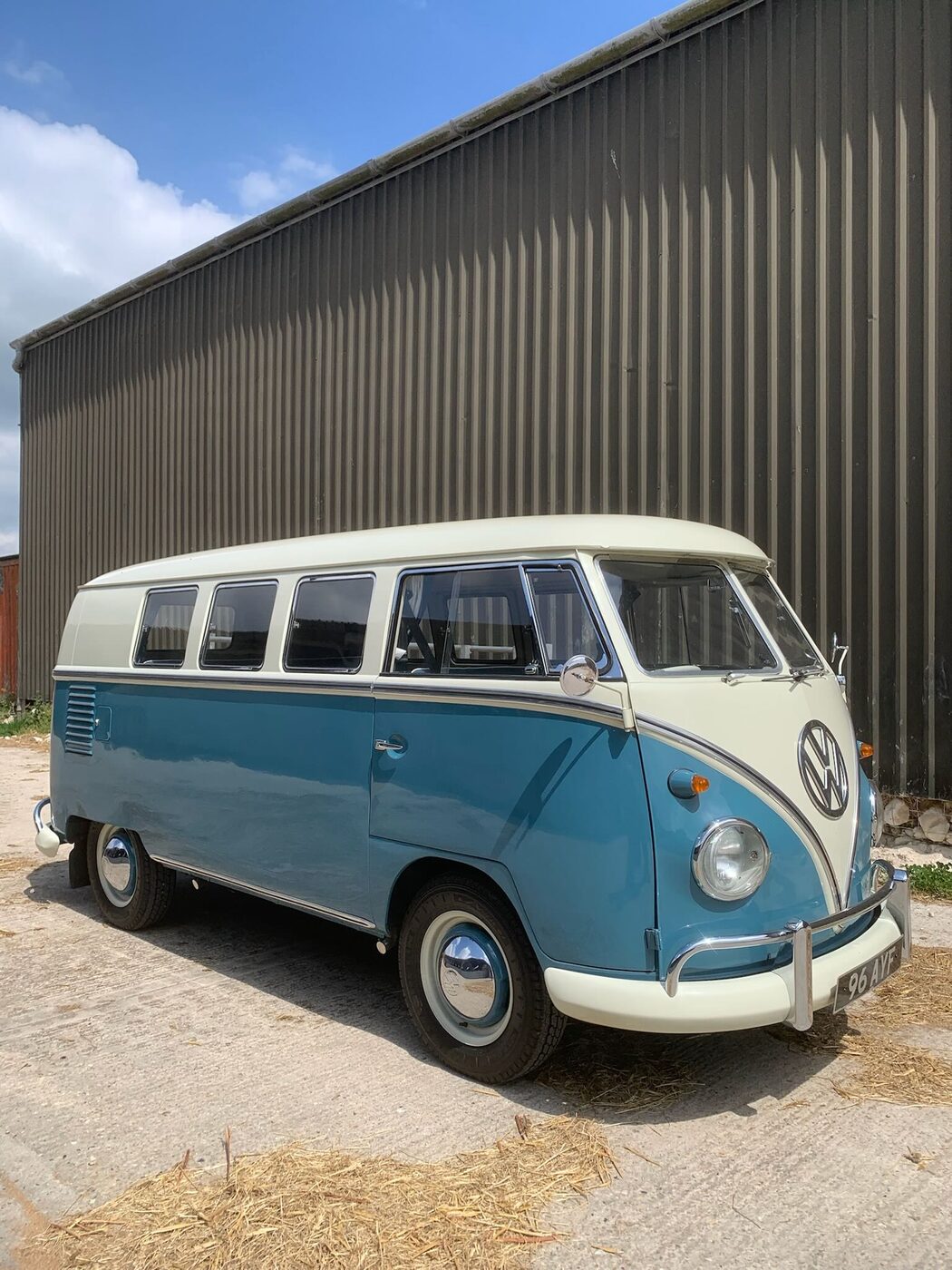 Blue and cream VW T2 Splitscreen — finished